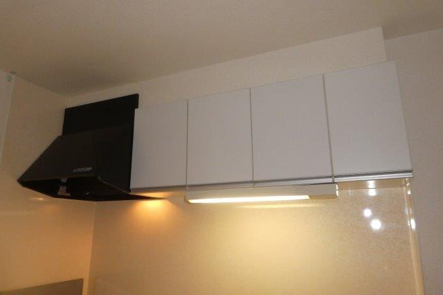 ポム・ダムールＡのキッチン|キッチン上収納