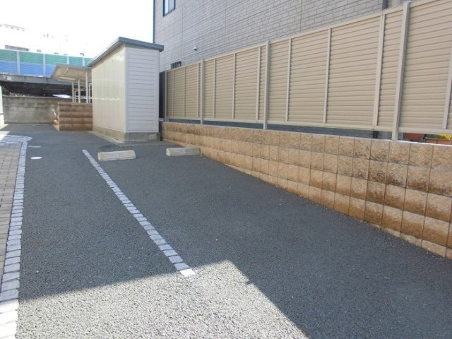 クローバーハウスの駐車場