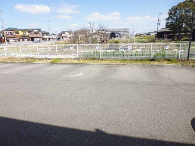 ネオパストラルの駐車場