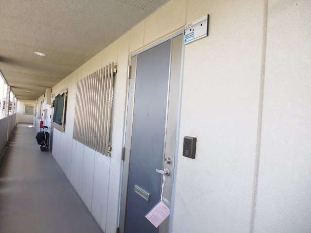 ネオパストラルの玄関