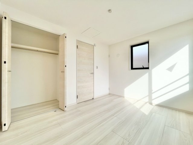 大田区西蒲田1丁目　新築戸建の洋室|２面採光のため、日差しが差し込む明るいお部屋です！

現地ご見学希望・資料請求などお気軽にお問い合わせ下さい！
03-5990-5201