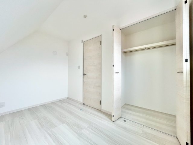 大田区西蒲田1丁目　新築戸建の洋室|全居室収納付きですので、お部屋を有効的に使うことが出来ます！

現地ご見学希望・資料請求などお気軽にお問い合わせ下さい！
03-5990-5201