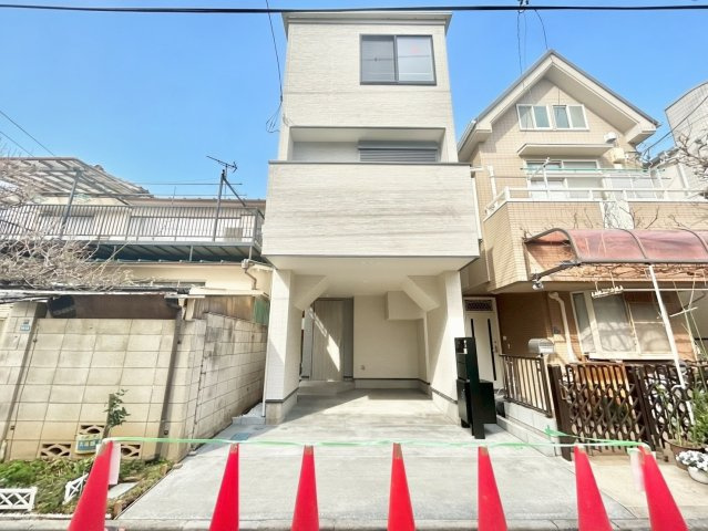 大田区西蒲田1丁目　新築戸建の外観|清潔感のあるシンプルな外観が特徴の新築戸建。

現地ご見学希望・資料請求などお気軽にお問い合わせ下さい！
03-5990-5201