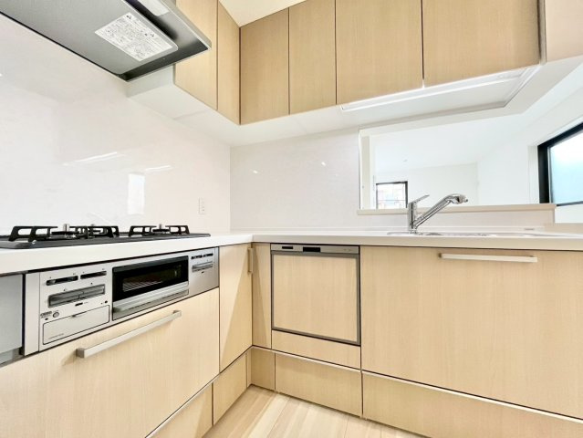 大田区西蒲田1丁目　新築戸建のキッチン|使いやすいＬ字型のキッチン！移動距離が少ないのがポイント。

現地ご見学希望・資料請求などお気軽にお問い合わせ下さい！
03-5990-5201