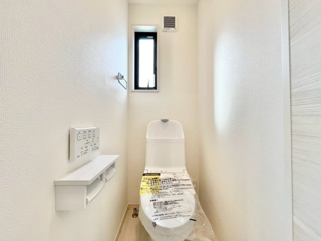 大田区西蒲田1丁目　新築戸建のトイレ|ウォシュレット付きのトイレはいつも快適！

現地ご見学希望・資料請求などお気軽にお問い合わせ下さい！
03-5990-5201