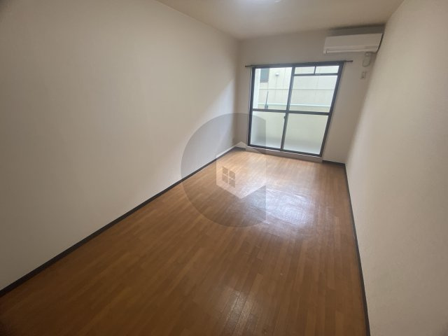 ピアー依奈の洋室