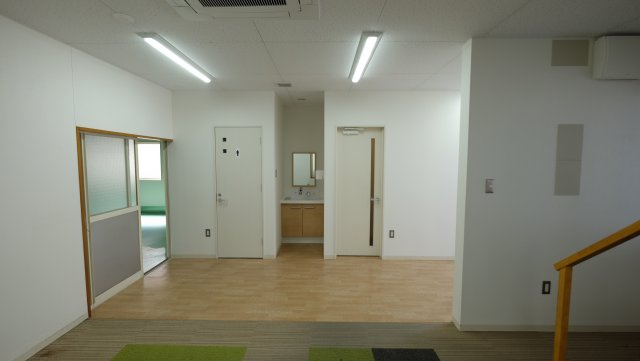 長田２丁目H事務所の内装|1階トイレ～洗面～小部屋～物置完備