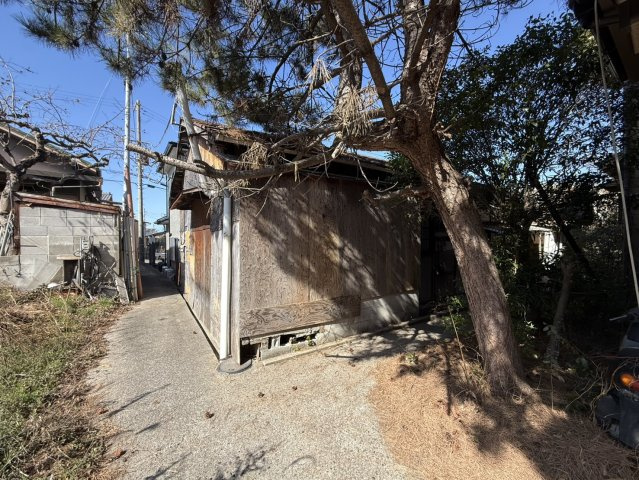 岸和田市尾生町3丁目　古家付き土地の前面道路含む現地写真