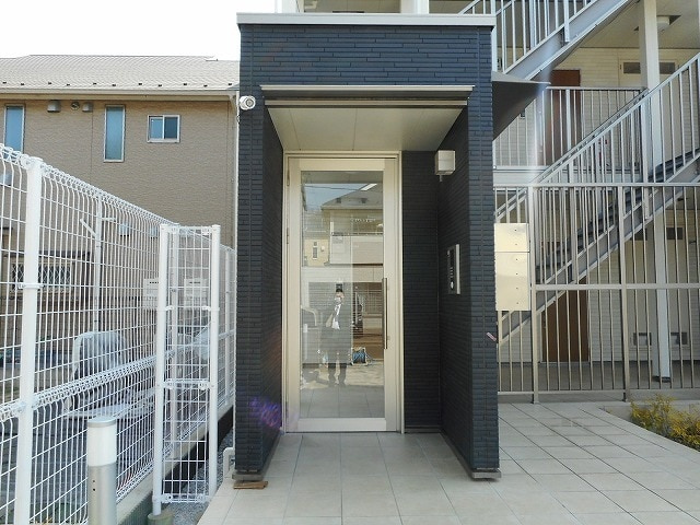 サンフォ二ア小平のエントランス