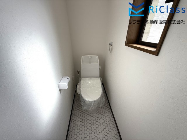 中古戸建　神戸市北区北五葉5丁目16のトイレ|2階のトイレです