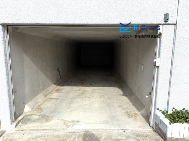 中古戸建　神戸市北区北五葉5丁目16の駐車場