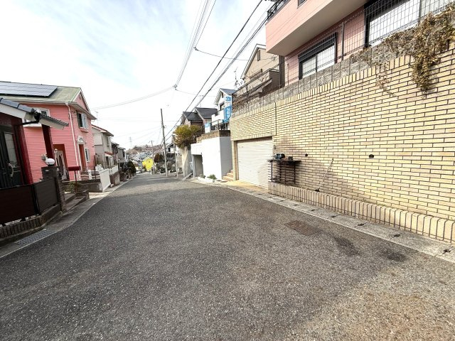 中古戸建　神戸市北区北五葉5丁目16の前面道路含む現地写真|前面道路含む現地写真です
