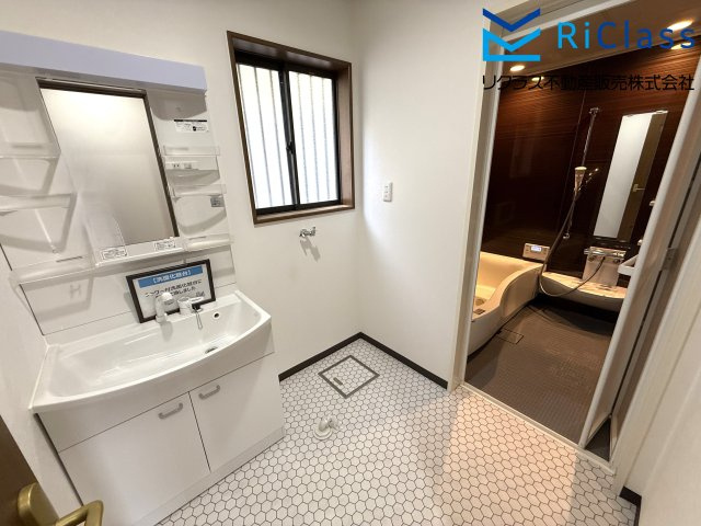 中古戸建　神戸市北区北五葉5丁目16の独立洗面台|独立洗面化粧台が付いています
ランドリースペースあります