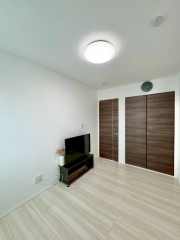 大津市大平2丁目　中古戸建ての洋室|2F 5帖洋室。クローゼット完備。