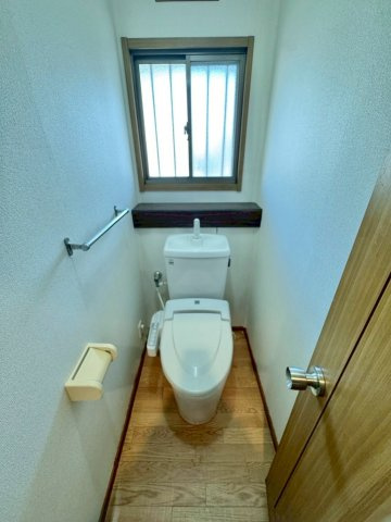 草津市桜ケ丘4丁目　中古戸建てのトイレ|1F トイレ。2012年交換済みです。