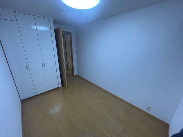 ステイツ豊中本町レジデンスの寝室|広くて明るい寝室