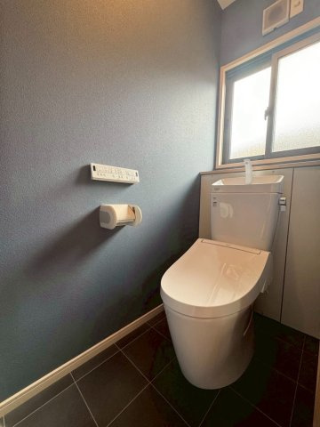 守山市木浜町　中古戸建てのトイレ|2F トイレ。令和5年8月にリフォーム済です。