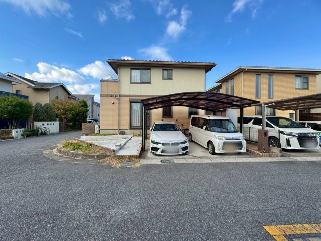 守山市木浜町　中古戸建ての駐車場|駐車2台可。（カーポート完備）