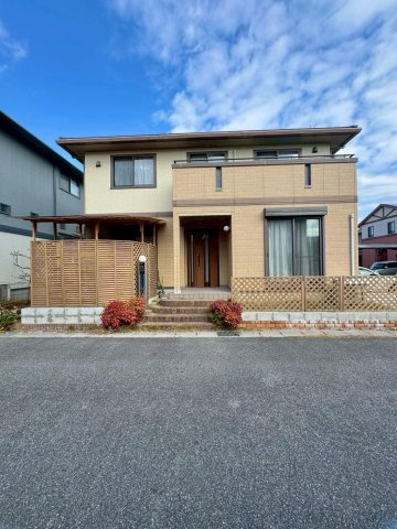 守山市木浜町　中古戸建ての外観|閑静な住宅地に位置し、子育てにも適した住環境です。