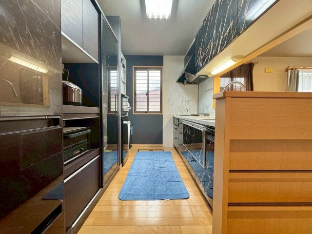 守山市木浜町　中古戸建てのキッチン|食器洗浄乾燥機付きの快適なキッチンスペース。