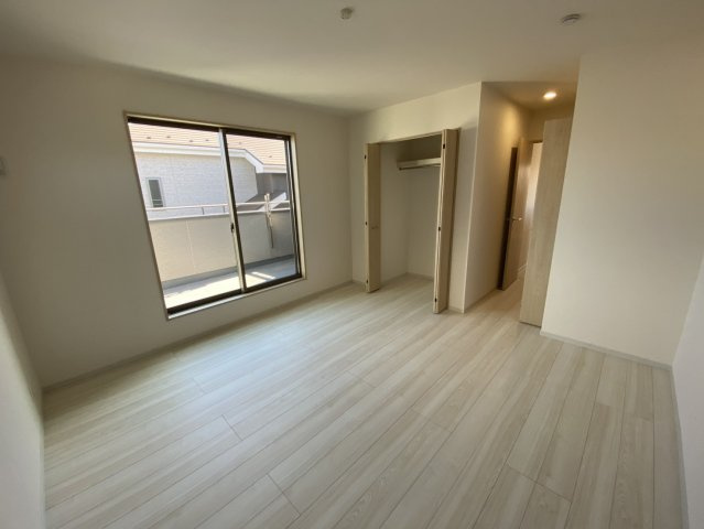 八街市八街に　いろどりアイタウン　新築戸建全3棟1号棟の洋室