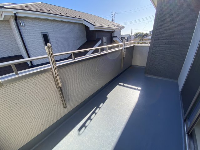 八街市八街に　いろどりアイタウン　新築戸建全3棟1号棟のバルコニー