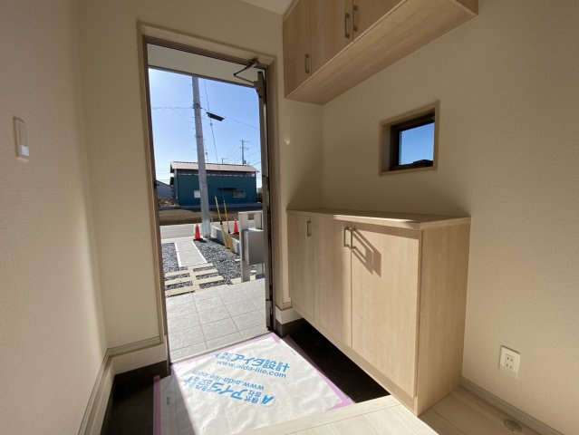 八街市八街に　いろどりアイタウン　新築戸建全3棟1号棟の玄関