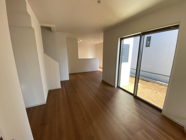 八街市八街に　いろどりアイタウン　新築戸建全3棟2号棟の居間・リビング