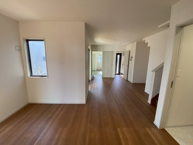 八街市八街に　いろどりアイタウン　新築戸建全3棟2号棟の居間・リビング