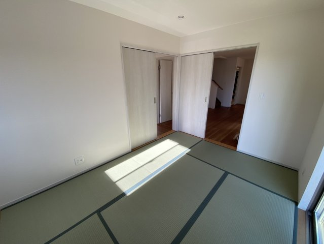 八街市八街に　いろどりアイタウン　新築戸建全3棟2号棟の和室