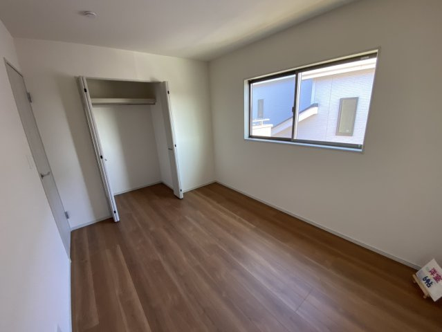 八街市八街に　いろどりアイタウン　新築戸建全3棟2号棟の洋室