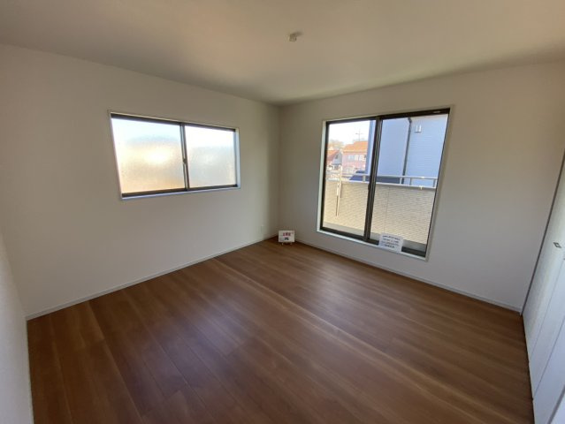 八街市八街に　いろどりアイタウン　新築戸建全3棟2号棟の洋室