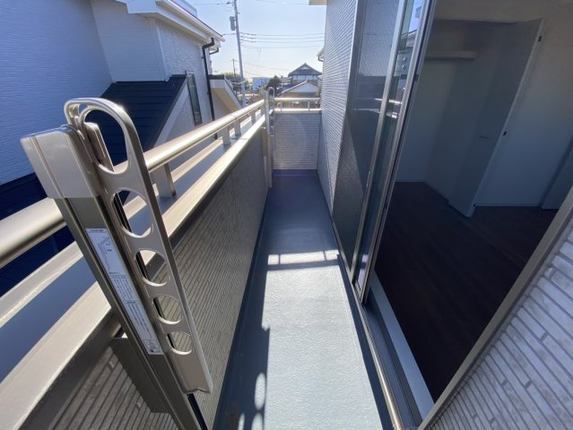 八街市八街に　いろどりアイタウン　新築戸建全3棟2号棟のバルコニー