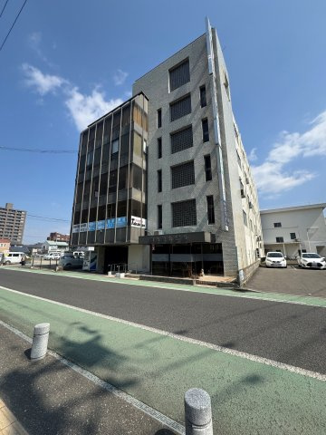 想定年間賃料52.80万　想定利回り9.10％　鉄筋コンクリート造の外観