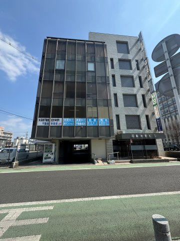 想定年間賃料52.80万　想定利回り9.10％　鉄筋コンクリート造の外観