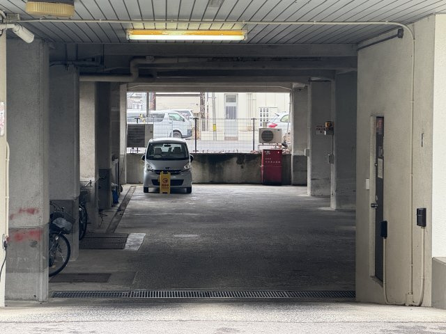 想定年間賃料52.80万　想定利回り9.10％　鉄筋コンクリート造の駐車場