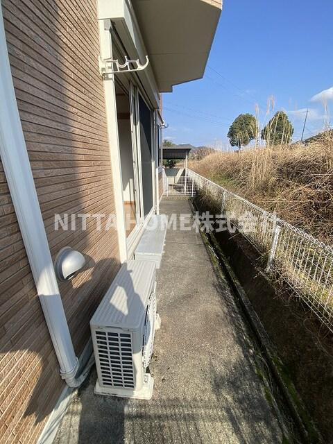 コーポ篠山のバルコニー|南東向きの明るい専用テラスもあります☆