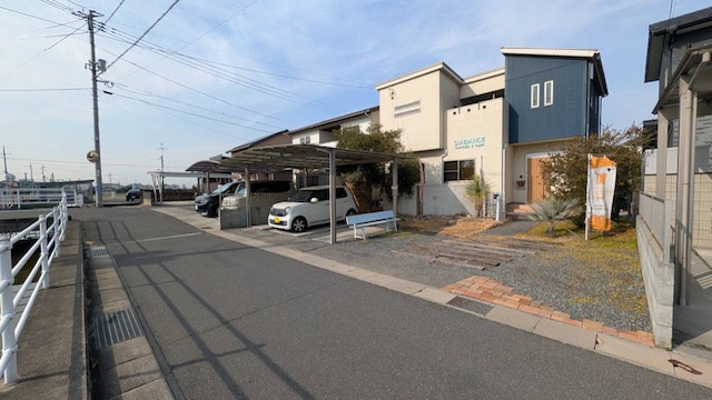 岡山市南区藤田　中古戸建の前面道路含む現地写真