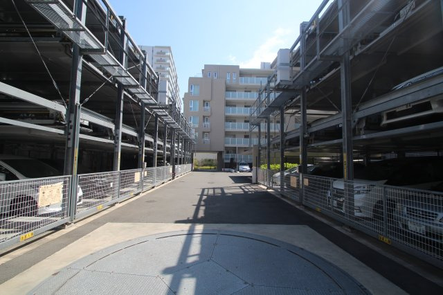 アールブラン二子多摩川レジデンス駐車場100の駐車場