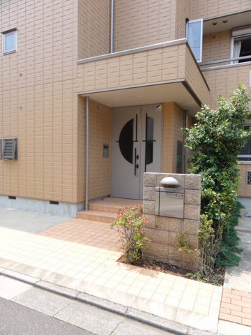 トリアノン南久が原のエントランス|綺麗なエントランス