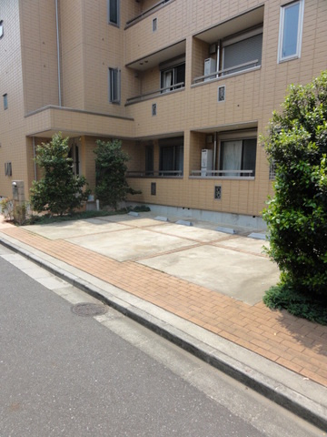 トリアノン南久が原の駐車場|敷地内駐車場