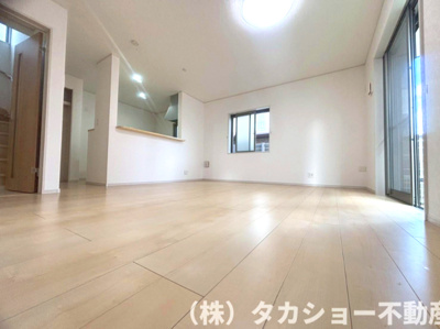 【居間・リビング】 | 稲毛区長沼町　中古戸建