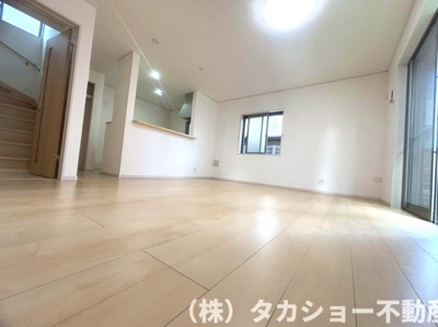 【居間・リビング】 | 稲毛区長沼町　中古戸建