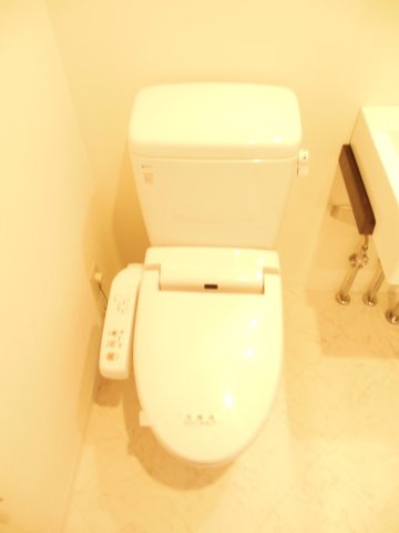 大阪市都島区内代町２丁目の賃貸マンションのトイレ