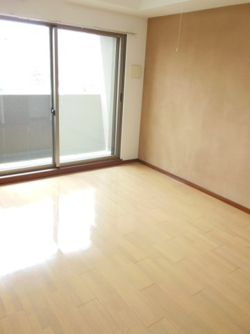 大阪市都島区内代町２丁目の賃貸マンションの居間・リビング