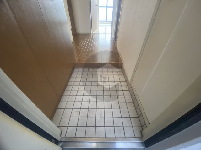 ルルド今米の玄関