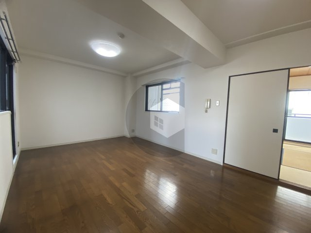 ルルド今米の居間・リビング