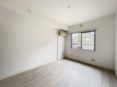 【洋室】 | 宮崎台オークビレッジＤ館 | ※同建物ほかのお部屋の写真です。