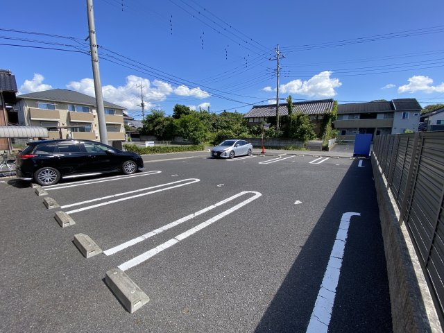 クラージュの駐車場