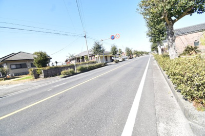 【前面道路含む現地写真】 | 垂水市新城　戸建賃貸(ｵｰﾅｰﾁｪﾝｼﾞ物件)